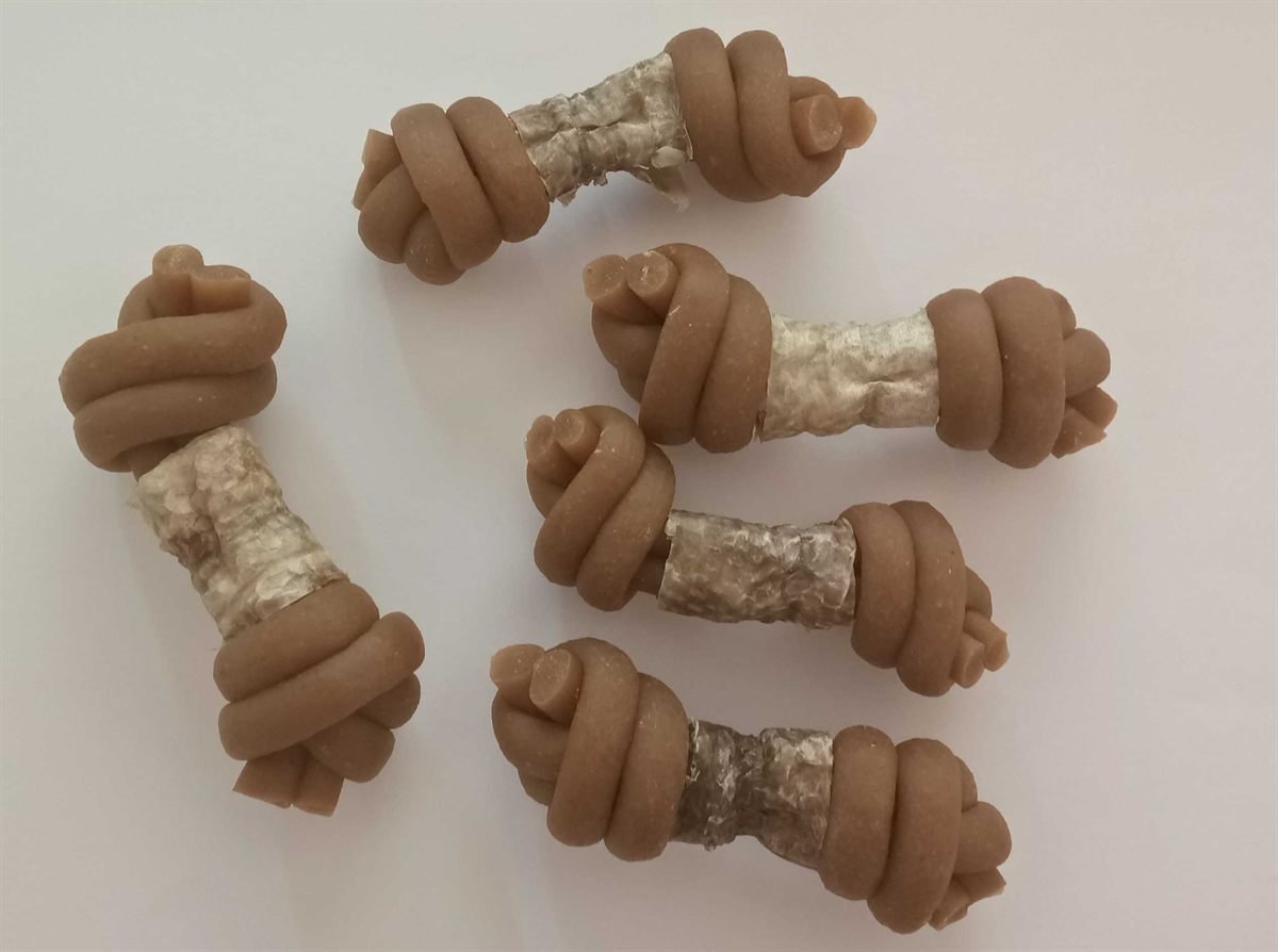Knotted dental chew snacks